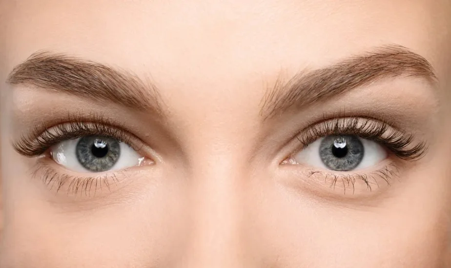 Tiefliegende Augen — Referenzfoto der Augenform